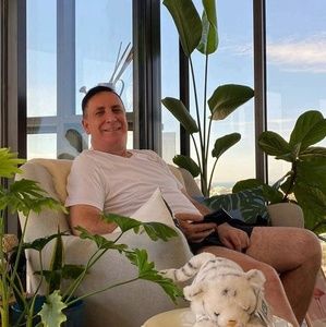 Meet your Posher, Emilios